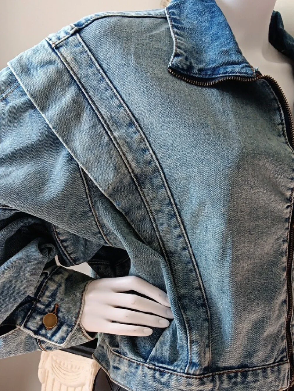 Cropped Blue Denim Zip-Front Jacket - Picture 11 of 16